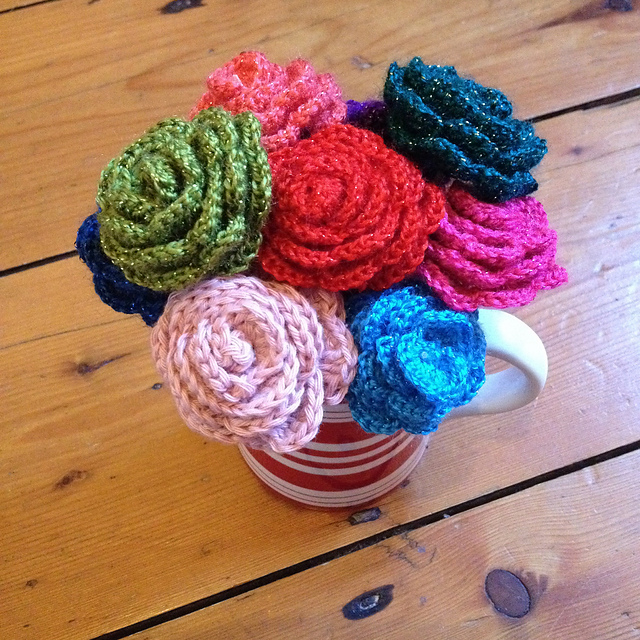 Ravelry jowynj's Mollie Makes Crochet Flowers