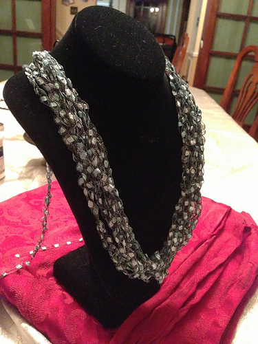 Easy Ladder Yarn Necklace photo 2