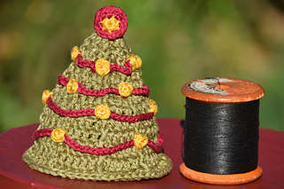 Ravelry: Mini Ribbed Christmas Trees pattern by Judith Reid