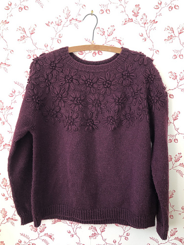 ravelry-wool-blossoms-pattern-by-julia-farwell-clay