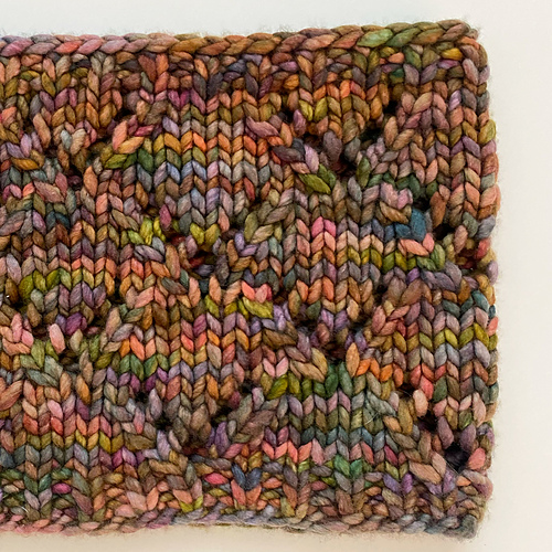 Ravelry Copper Foxes Super Bulky pattern by Kacey Herlihy