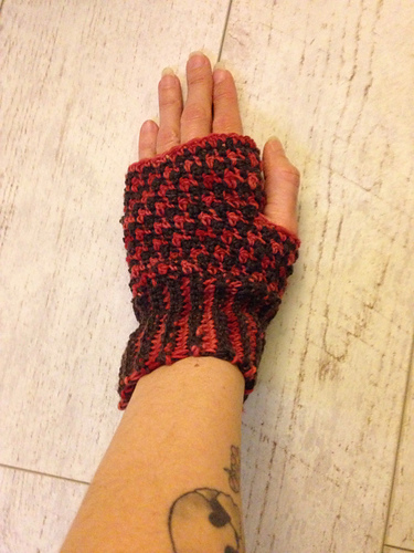 Checkered Fingerless Mitts photo 3