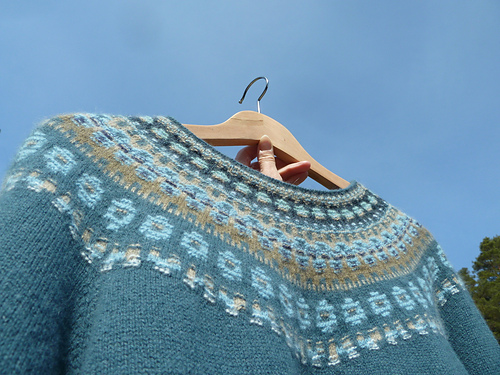 Blå Skimmer Pullover - AngoraGarnet