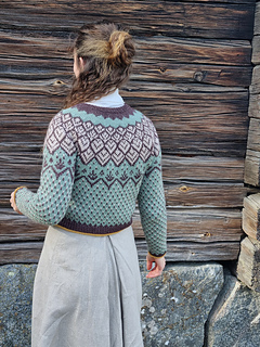 Photo and cardigan by Hanna Myrehed