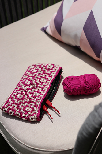 Maze Pouch (Cosmetic Bag) photo 5
