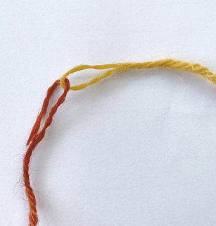 Interlocked yarns, ready to spit splice.
