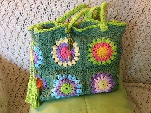 Granny Square Handbag photo 4