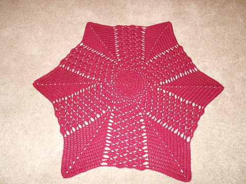 Ravelry: Shell and V-stitch Round Ripple Blanket pattern by Heather Tucker