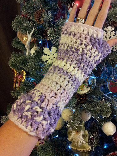Crochet Stretchy Fingerless Gloves photo 2