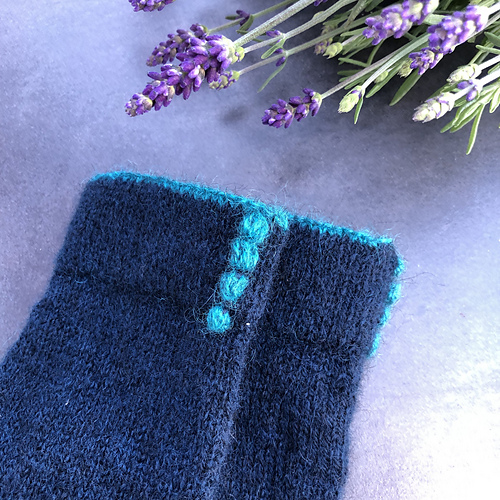 Som hånd i hanske - Wenche Roald