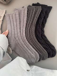 shown with the knitonomy bloomfield socks & the knitonomy grayling socks