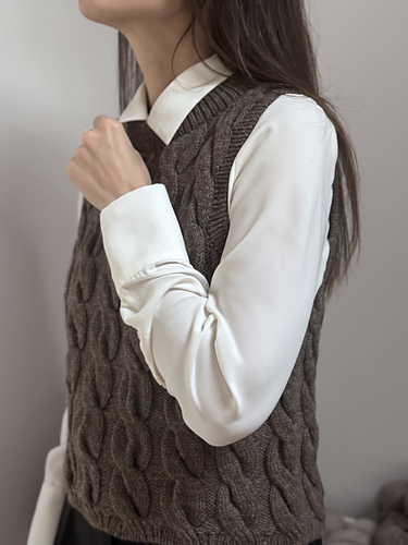 Ravelry: The Knitonomy Grayling Vest pattern by Magdalena Parker