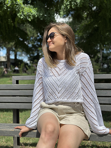 Ravelry: Triangle Blouse pattern by Tania Knitty