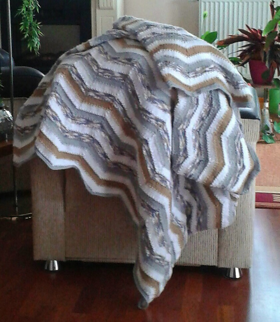 Ravelry My TV blanket pattern by Alda K.