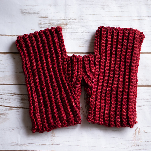 Ravelry Grand Coulee Crochet Mitts pattern by Celia Roberts