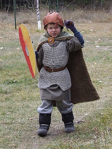Kjedehauberk for en ung ridder - byknittingirisFlickr