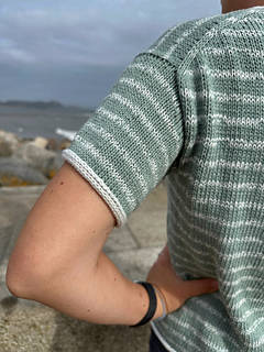 Prototyp mit größerem Halsausschnitt und i-Cord mit 4 Maschen