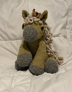 3.75 mm hook:
Gold: 125 g, 285 y,
Gray: 35 g, 80 y,
Natural: 60 g,140 y.