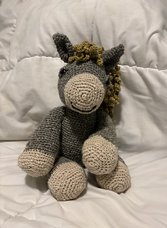 3.5 mm hook, Gray: 125 g, 285 y, Gold: 50 g. 125 y, Natural: 40 g, 90 y.