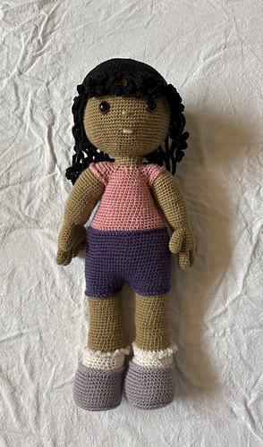 DK yarn:
Doll head, entire body, (including hands) and feet (not socks) used about 550y, 200 g.
Hair used 175 y, 80 g.