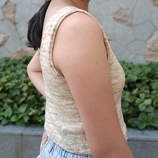 Size 2 modelled with 4.5 cm (1.75 inches) of negative ease