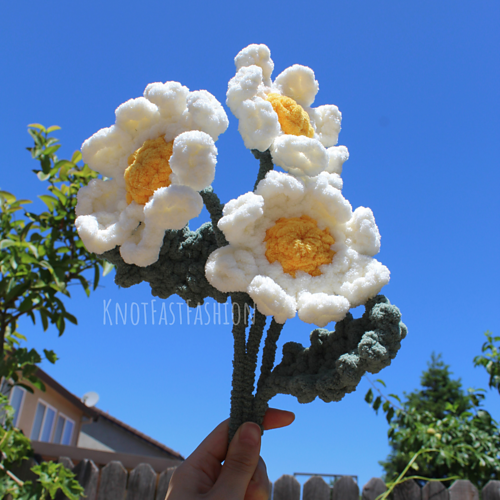 Ravelry: Fluffy Daisies pattern by Pauline Tze | KnotFastFashion