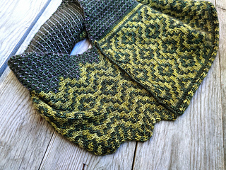 After wet blocking, the two ends fit together widthways.