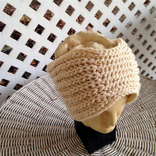 Ravelry Calgary HeadBand pattern by Sophie and MeIngunn Santini