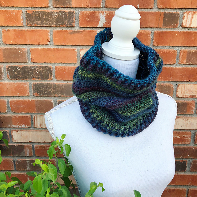 Cuthbert Cowl by Kountingsheep Jenny Galusha-Luna Cuthbert Cowl by Kountingsheep Jenny Galusha-Luna