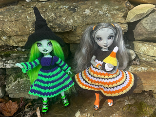 Coreset dress (left), Granny dress with cap sleeves (right)