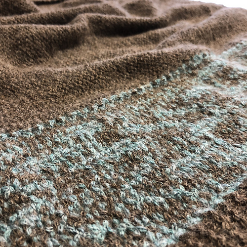 The reverse of this wrap features locked floats. It's an ideal technique to use, but not necessary. Traditional stranding techniques will work fine.