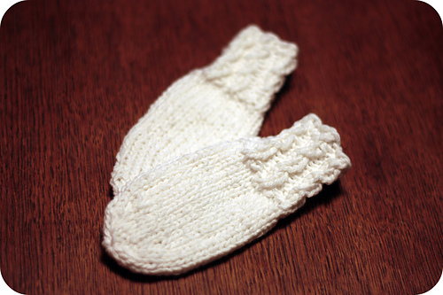 Tiny Twist Hat and Mitts photo 3