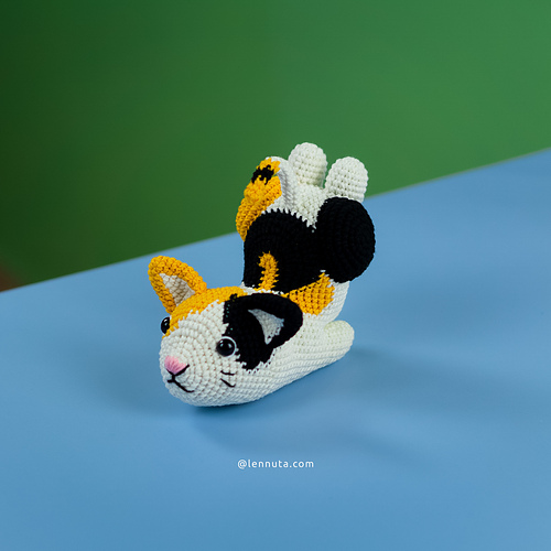 Ravelry: Funny Yoga Calico Cat pattern by Thao Nguyen Lennutas