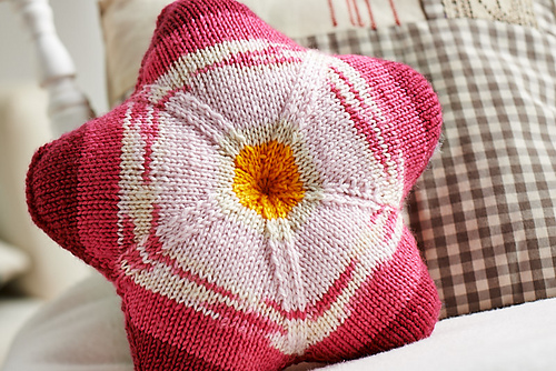 Pom-pom Pillow photo 2
