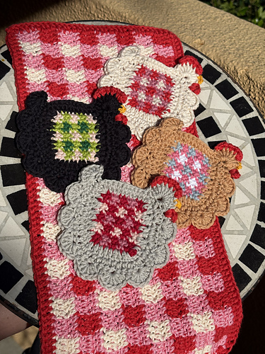 Gingham chicken coaster