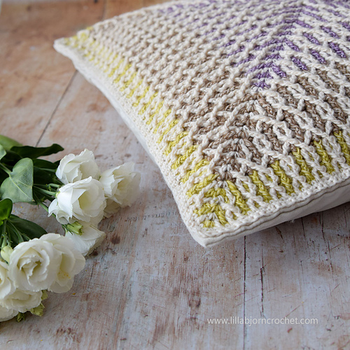 Brioche Infinity Pillow photo 4