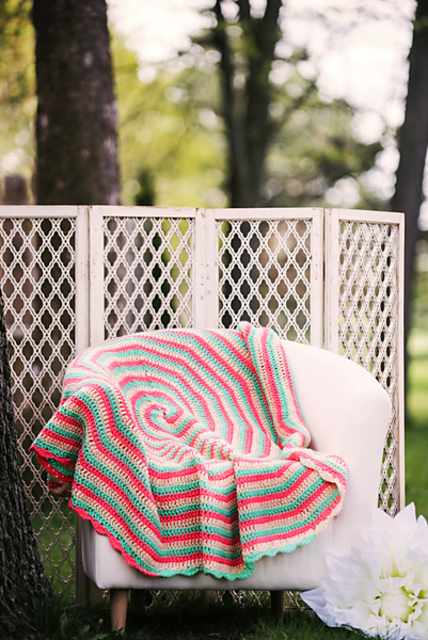 Swirling Valley Circular Throw
