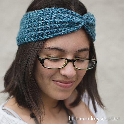 Ribbed Cinched Ear Warmer photo 3