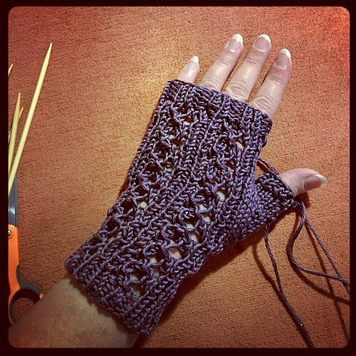 Cloverleaf Eyelet Fingerless Gloves photo 3