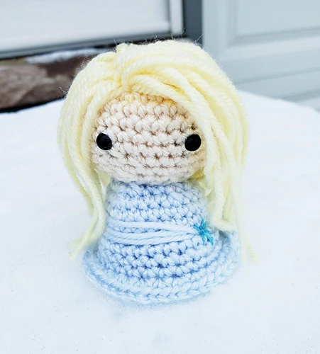 Show Yourself Elsa crochet pattern by Cara Johnson