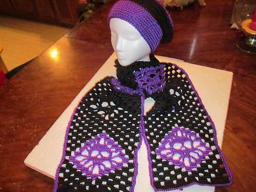 Narrow Crochet Skull Scarf photo 7