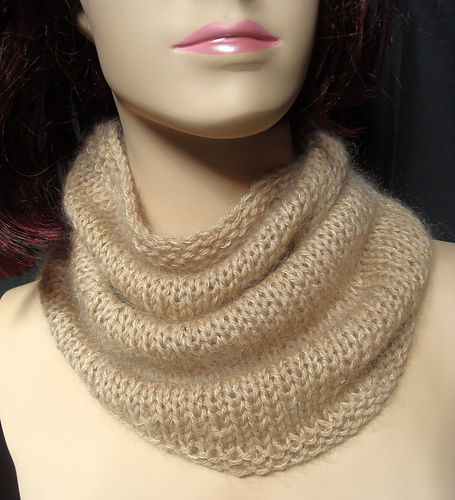 Cables & Knots Gloves & Cowl photo 4