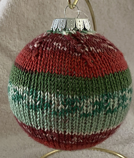 Ornament cover in self striping yarn