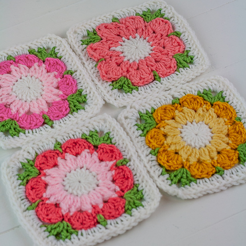 Pretty 8 Petal Flower Granny Square photo 4