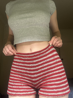Knit to 75cm waist and 95cm hip measurements