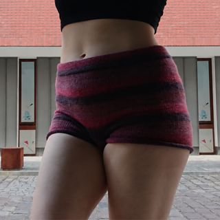 Knit to 87cm waist and 97cm hip measurements