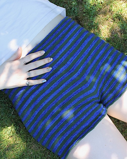 Knit to 88cm waist and 98cm hip measurements
