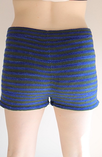 Knit to 94cm waist and 111cm hip measurements