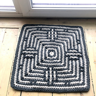 Ravelry: Mosaic Square Rug Circles pattern by Vita Mašalienė