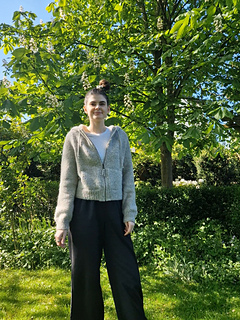 Lisa is wearing size 4 SF